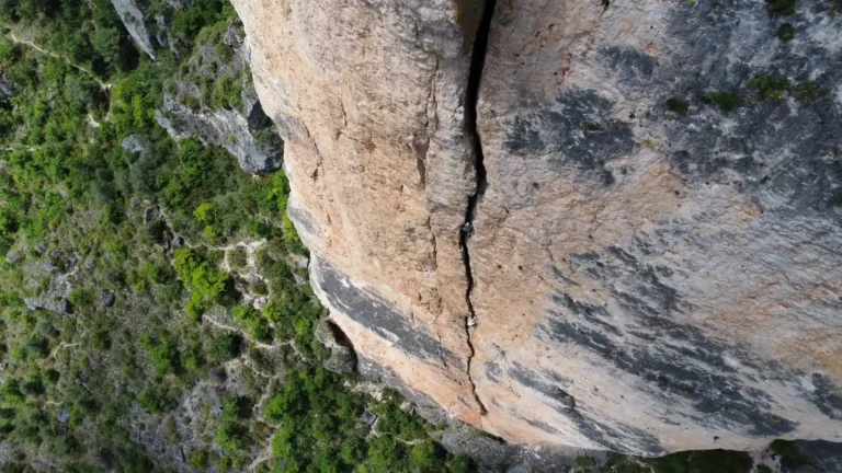 Grimpeurs sur un mur à Chamonix