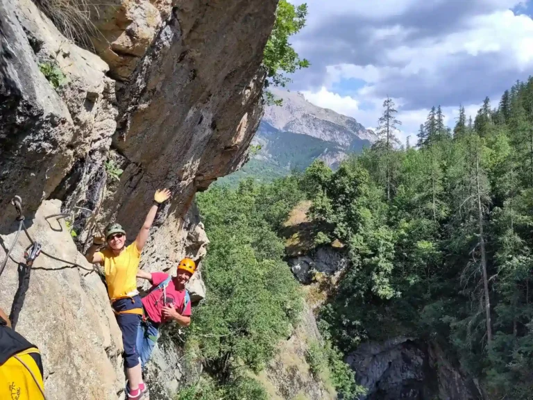 clients sur une via ferrata chamonix